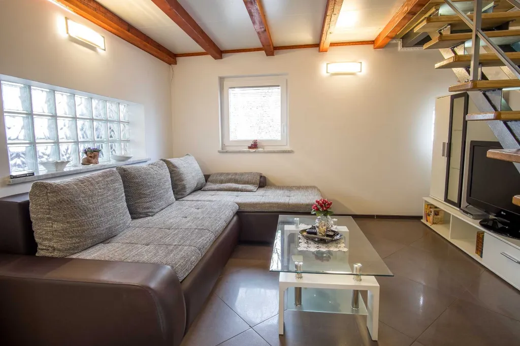 House in Pinezići for up to 6 guests with Jacuzzi