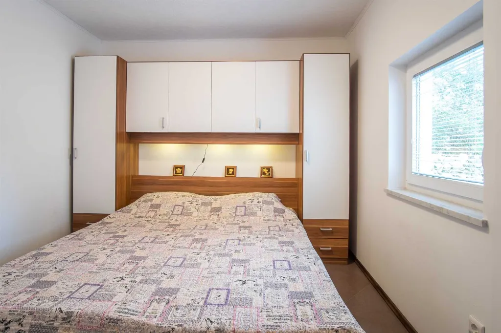 House in Pinezići for up to 6 guests with Jacuzzi