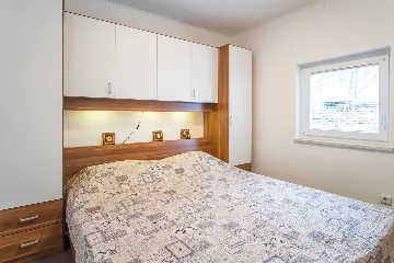 House in Pinezići for up to 6 guests with Jacuzzi