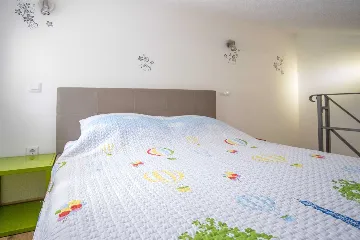 House in Pinezići for up to 6 guests with Jacuzzi