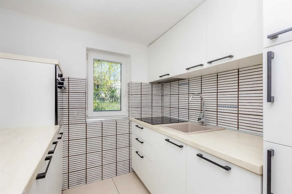 House in Pinezići for up to 6 guests with Jacuzzi