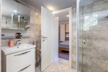 House in Pinezići for up to 6 guests with Jacuzzi