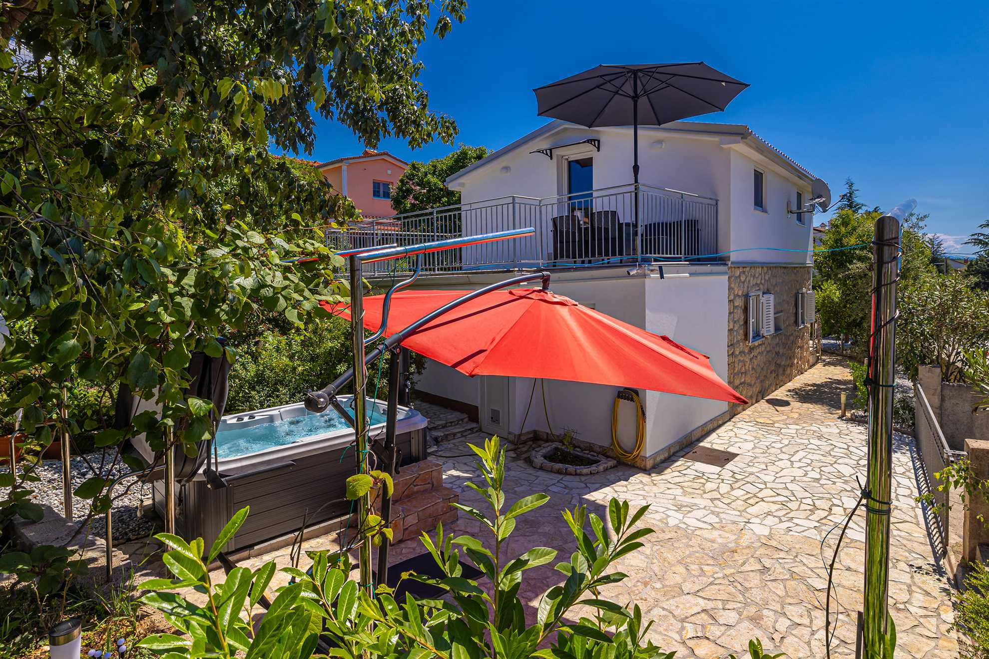 Ferienhaus MICHAEL mit Gemeinschaftspool und privatem Whirlpool