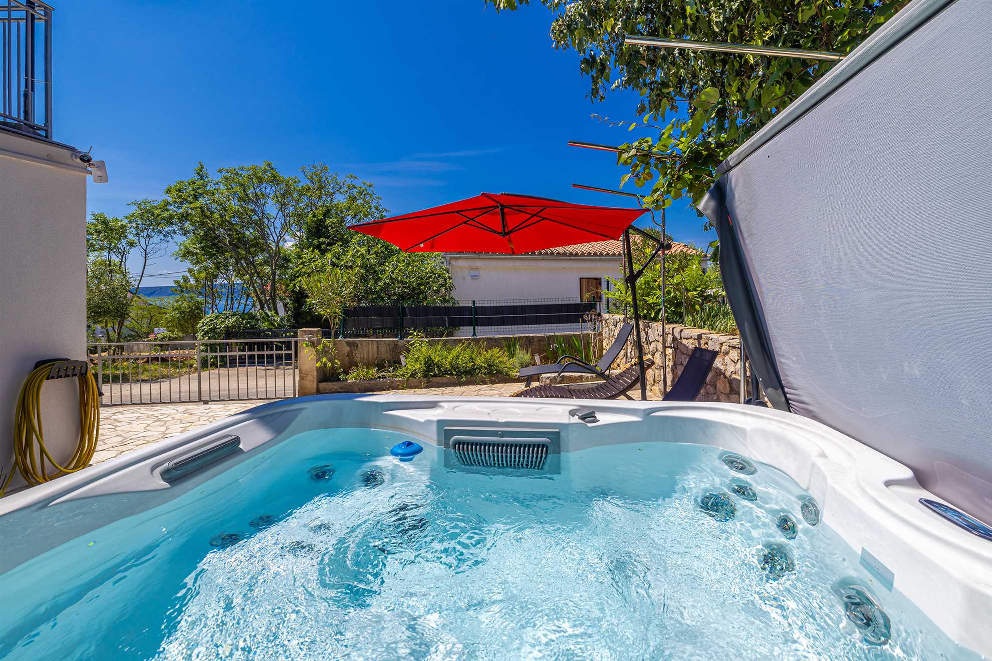 Ferienhaus MICHAEL mit Gemeinschaftspool und privatem Whirlpool
