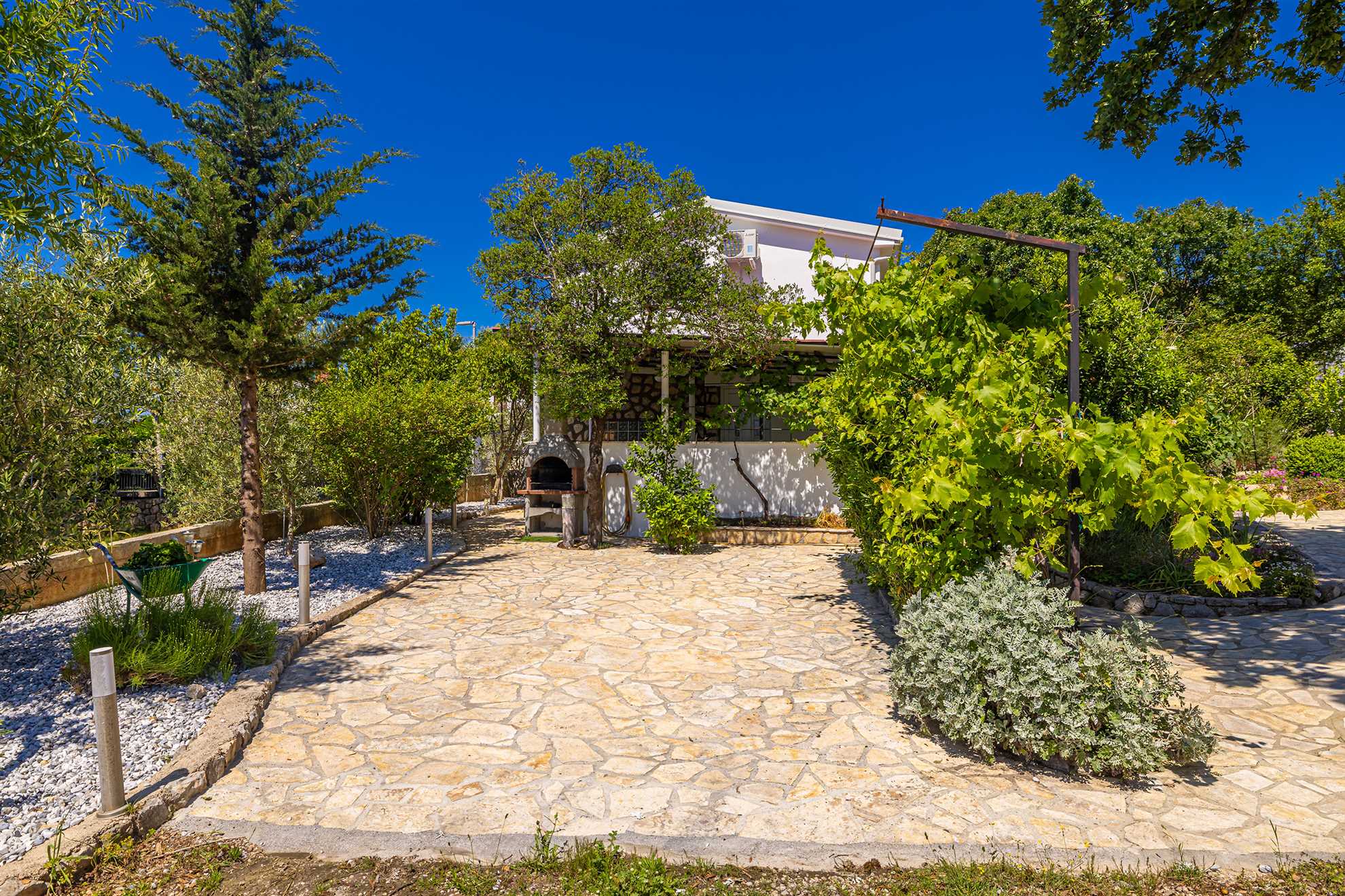 Holiday house MICHAEL with shared pool and private jacuzzi