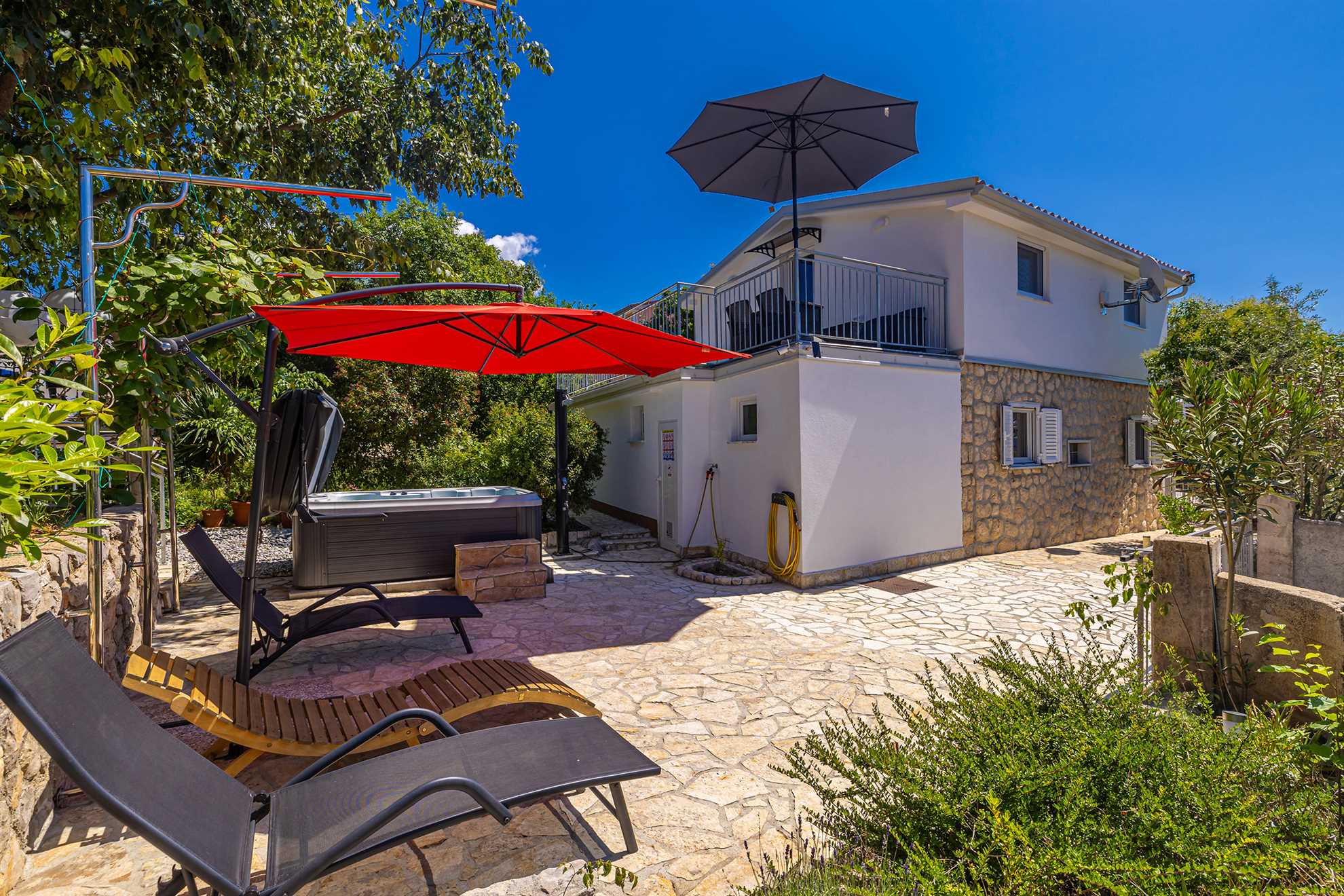Ferienhaus MICHAEL mit Gemeinschaftspool und privatem Whirlpool