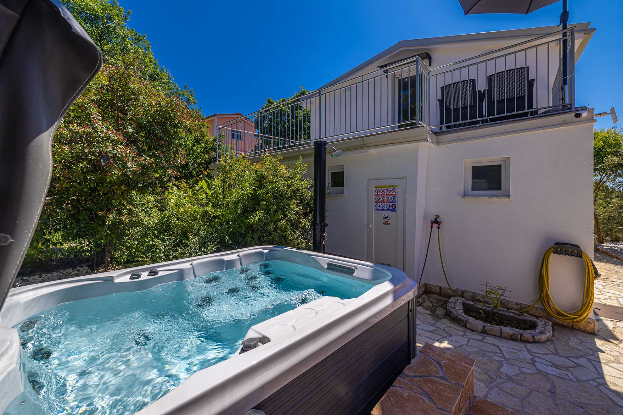 Ferienhaus MICHAEL mit Gemeinschaftspool und privatem Whirlpool
