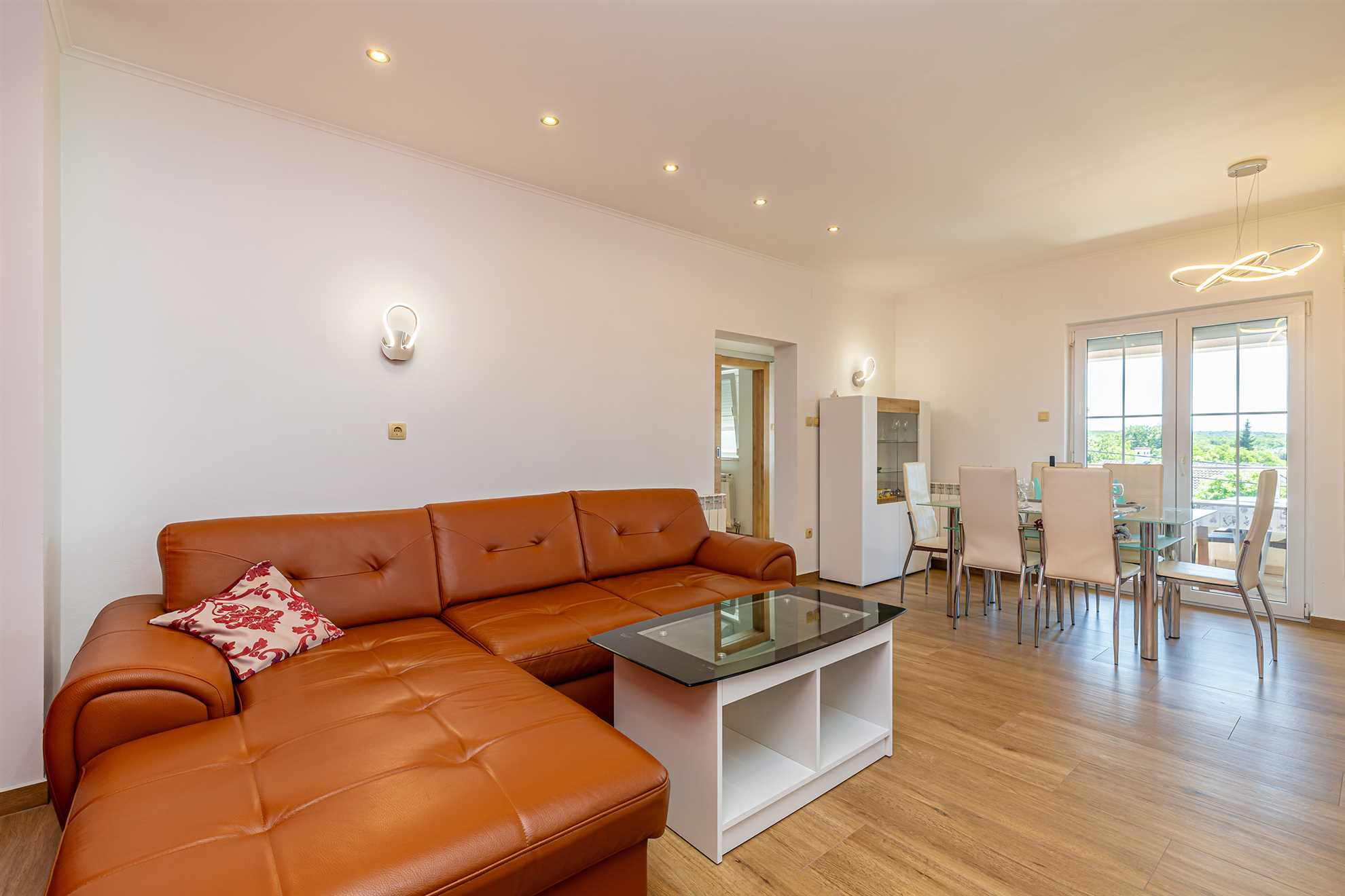 Apartman JENNY 1 s bazenom i pogledom na more