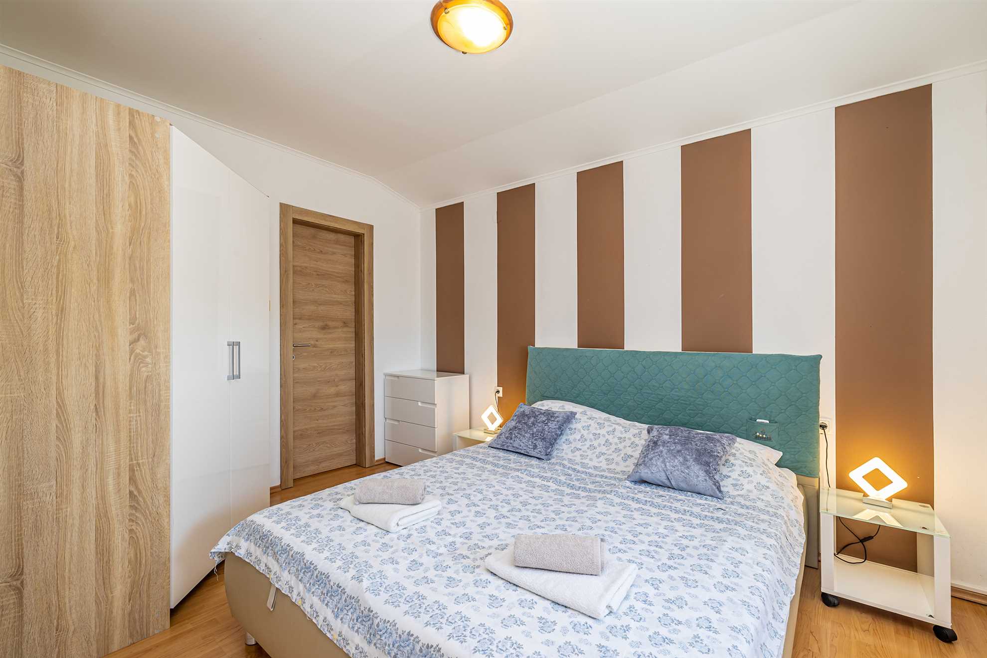 Apartman JENNY 1 s bazenom i pogledom na more