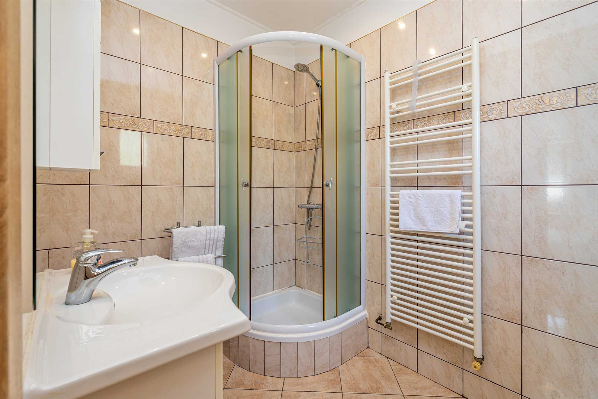 Apartman JENNY 1 s bazenom i pogledom na more