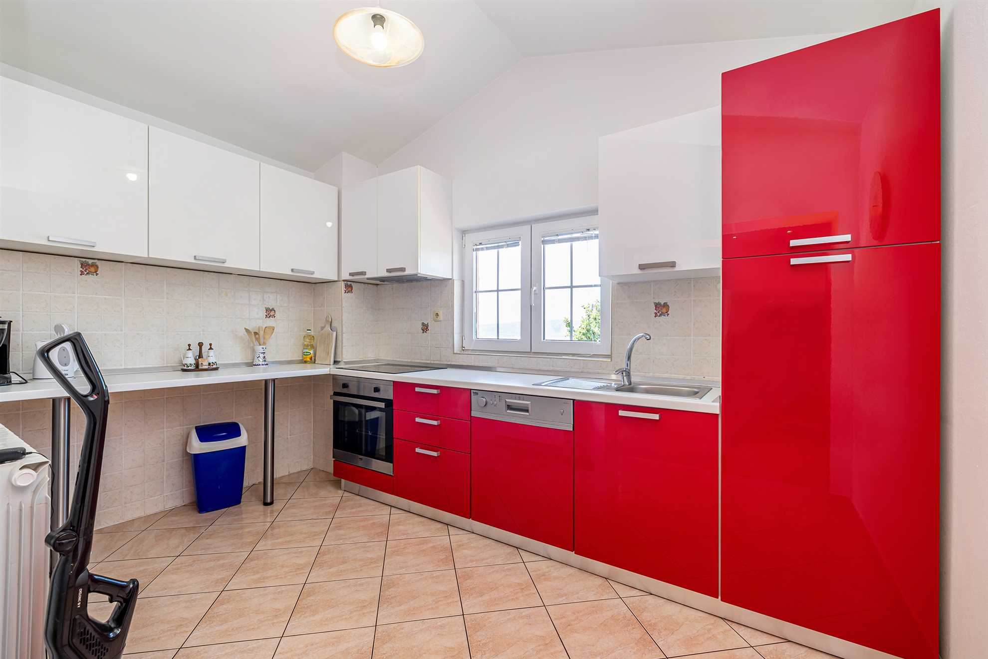 Apartman JENNY 1 s bazenom i pogledom na more