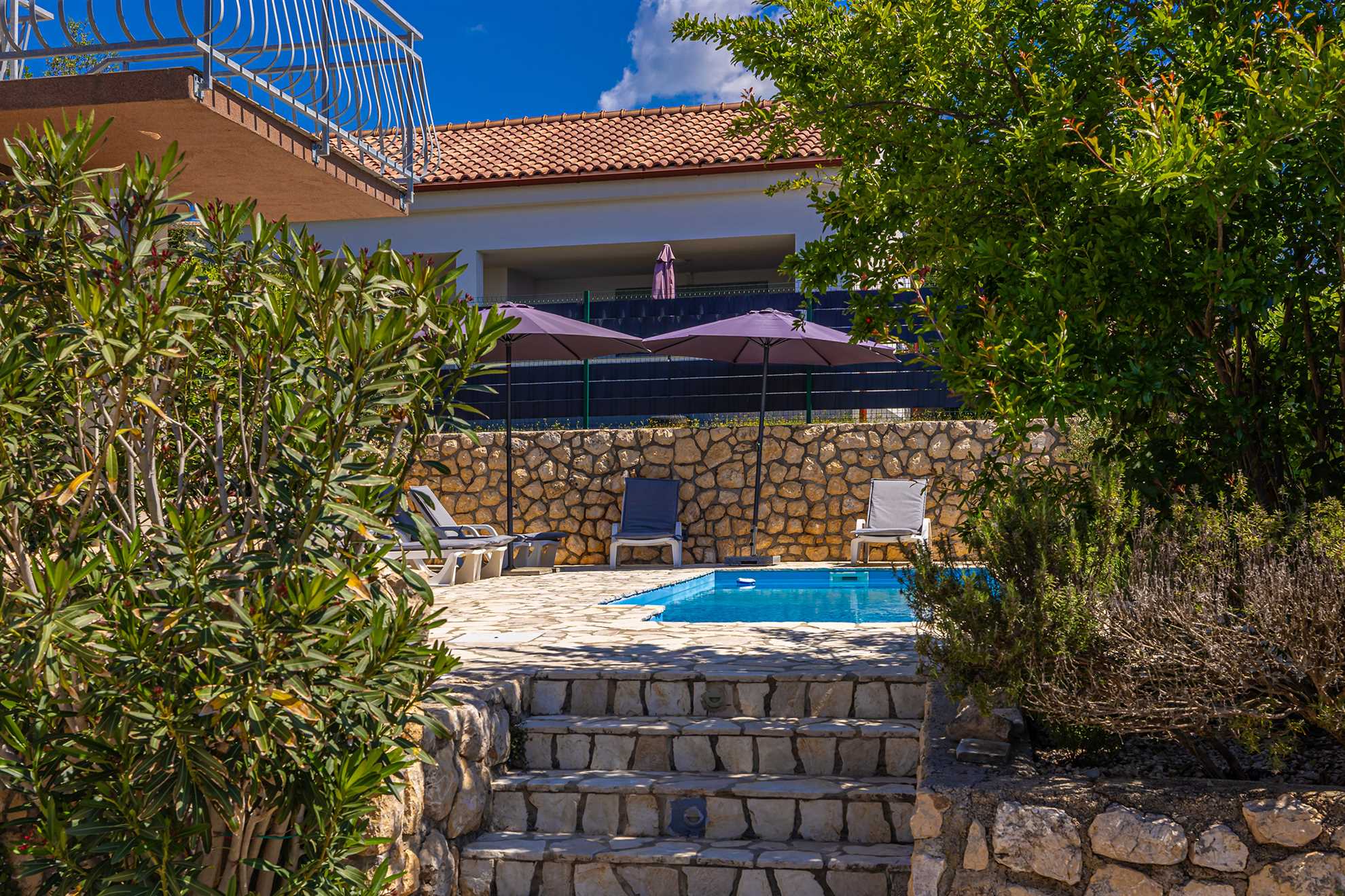 Apartman JENNY 1 s bazenom i pogledom na more