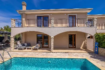 4-Bedroom House in Linardići for up to 8 Guests