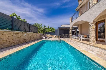 4-Bedroom House in Linardići for up to 8 Guests