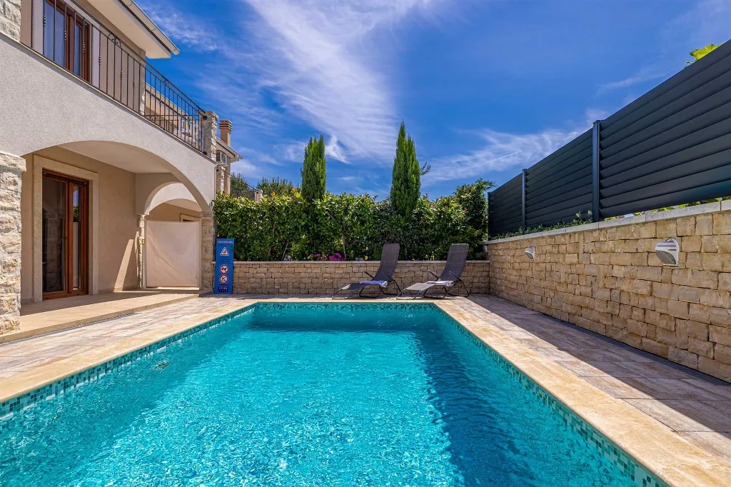 4-Bedroom House in Linardići for up to 8 Guests