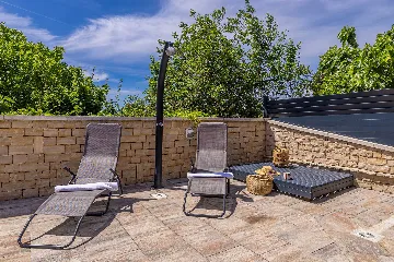 4-Bedroom House in Linardići for up to 8 Guests