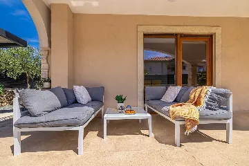 4-Bedroom House in Linardići for up to 8 Guests