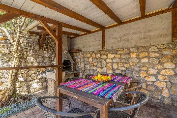 4-Bedroom House in Linardići for up to 8 Guests