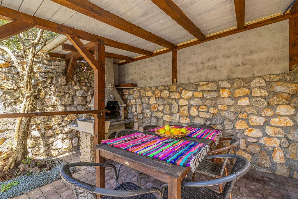 4-Bedroom House in Linardići for up to 8 Guests