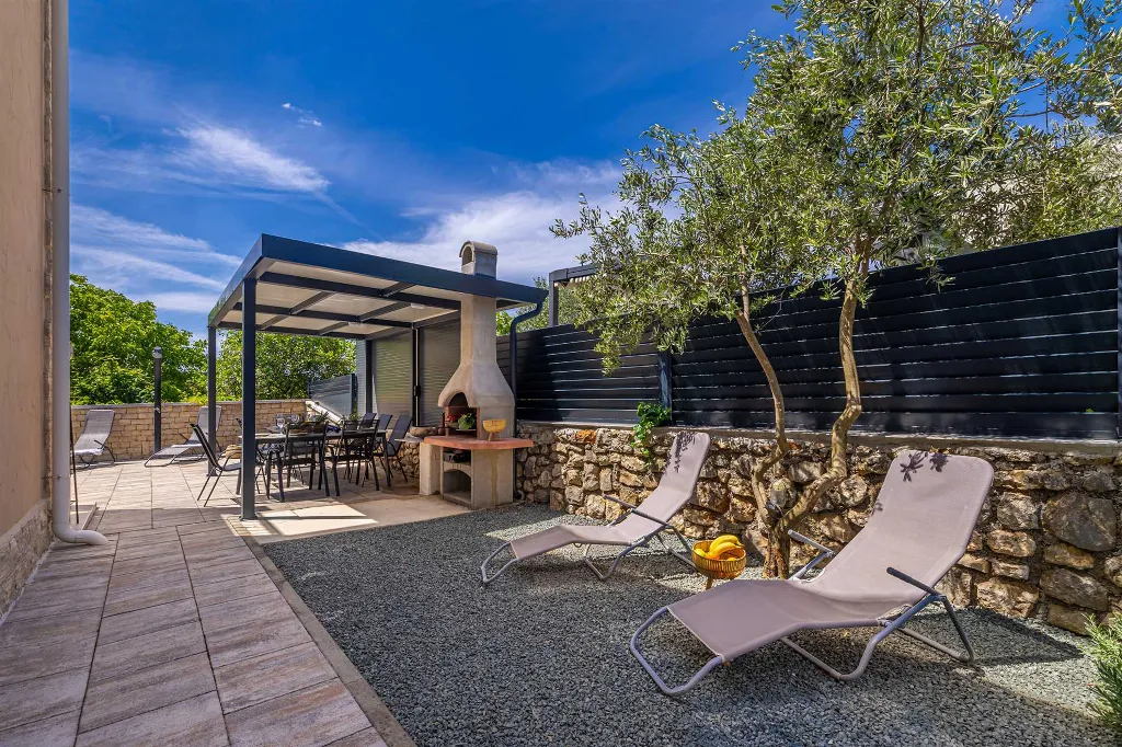 4-Bedroom House in Linardići for up to 8 Guests