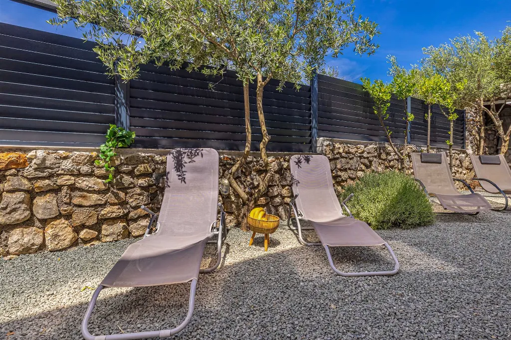 4-Bedroom House in Linardići for up to 8 Guests