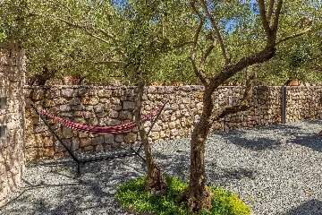 4-Bedroom House in Linardići for up to 8 Guests