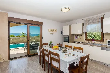 4-Bedroom House in Linardići for up to 8 Guests