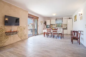 4-Bedroom House in Linardići for up to 8 Guests