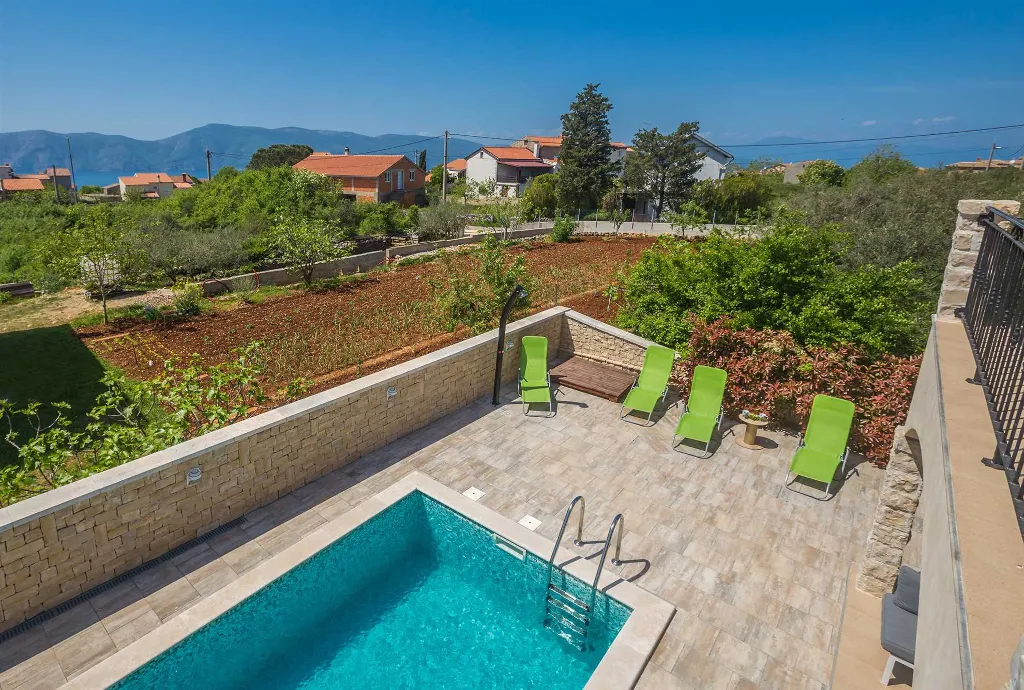 4-Bedroom House in Linardići for up to 8 Guests
