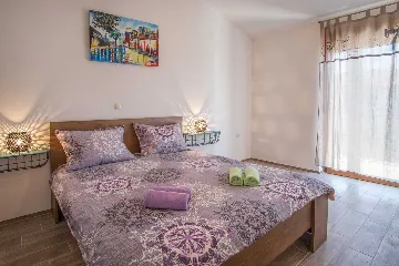 4-Bedroom House in Linardići for up to 8 Guests