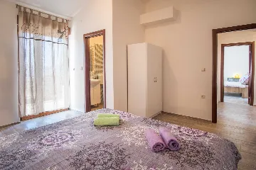 4-Bedroom House in Linardići for up to 8 Guests