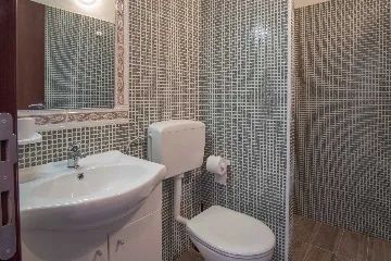 4-Bedroom House in Linardići for up to 8 Guests