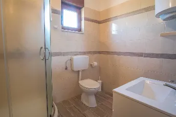 4-Bedroom House in Linardići for up to 8 Guests