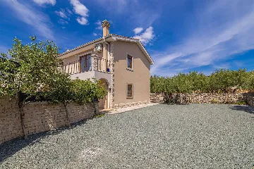 4-Bedroom House in Linardići for up to 8 Guests