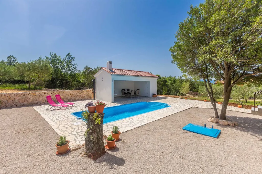 Krk 3-Bedroom Apartment with Private Pool
