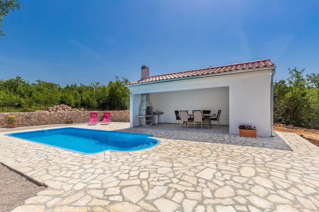 Krk 3-Bedroom Apartment with Private Pool