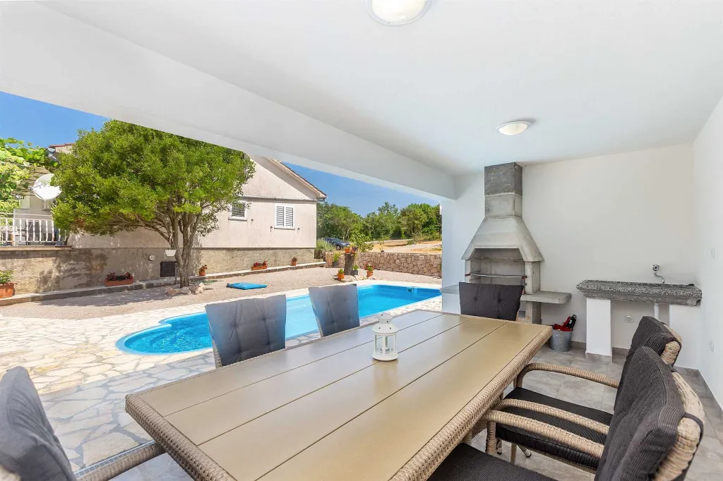Krk 3-Bedroom Apartment with Private Pool