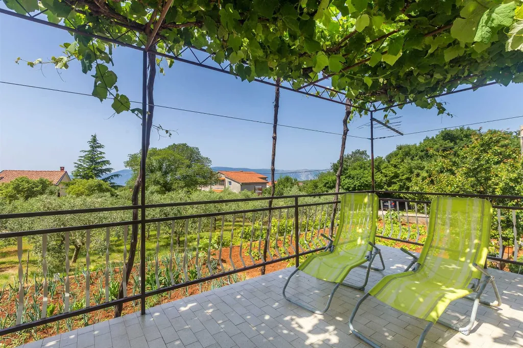 Krk 3-Bedroom Apartment with Private Pool