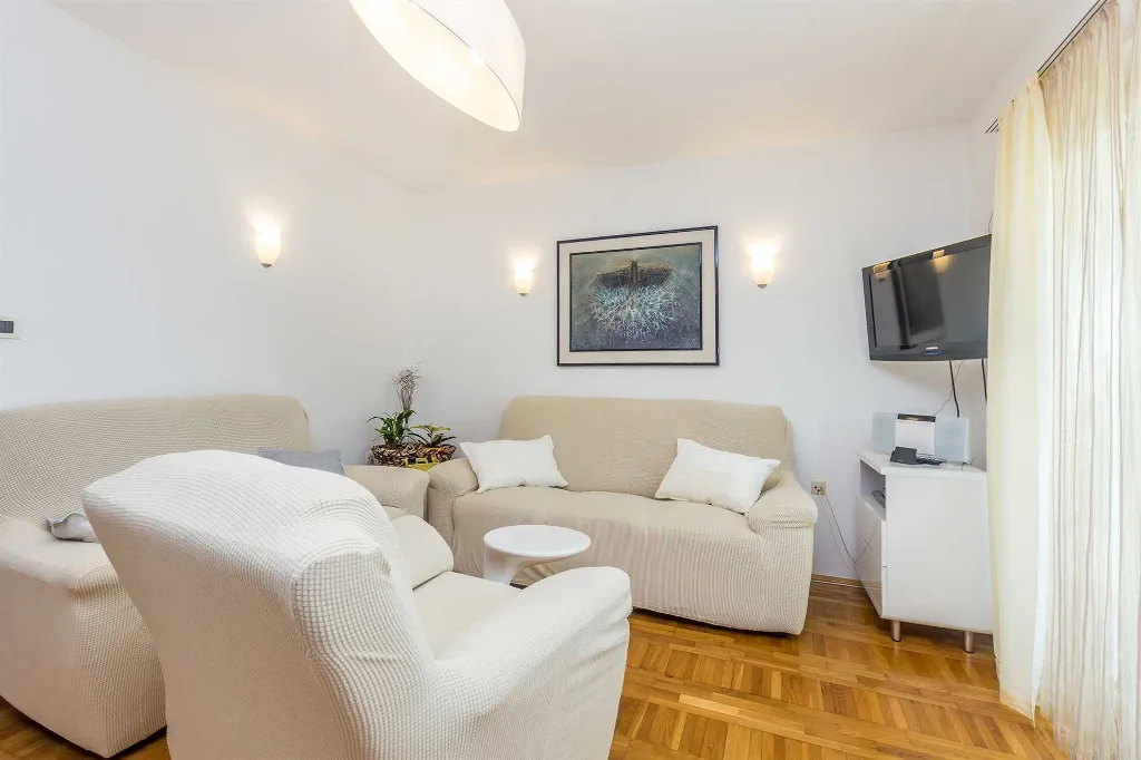 Krk 3-Bedroom Apartment with Private Pool