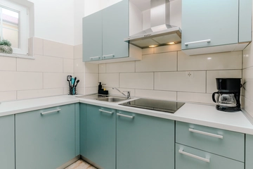 4-Bedroom Holiday House for up to 10 in Vrh