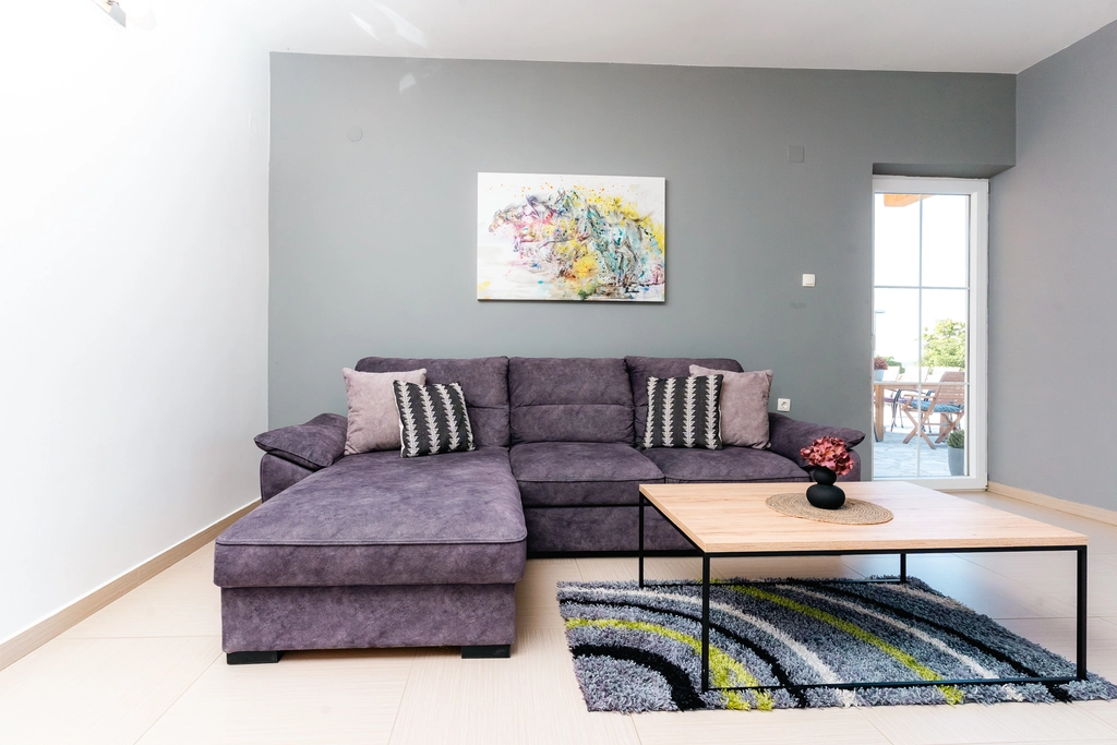 4-Bedroom Holiday House for up to 10 in Vrh