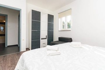 4-Bedroom Holiday House for up to 10 in Vrh