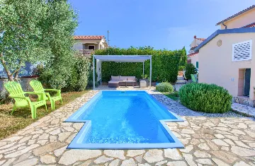 Linardići 3-Bedroom House with Private Pool & Jacuzzi