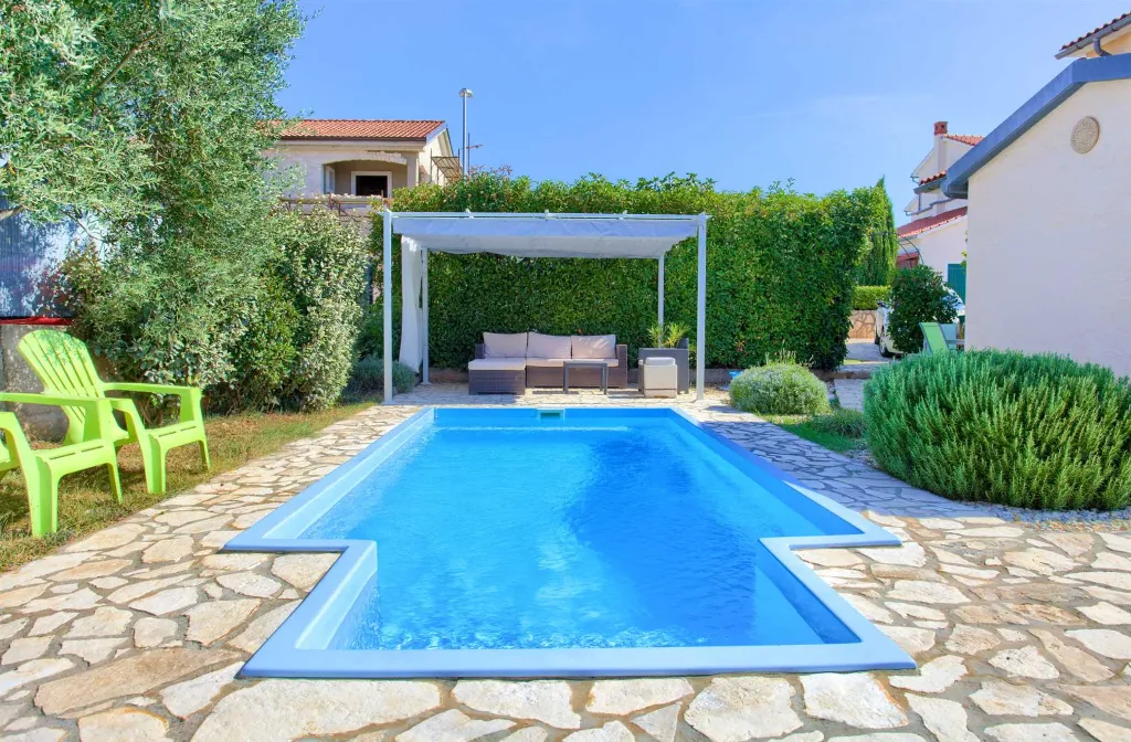 Linardići 3-Bedroom House with Private Pool & Jacuzzi
