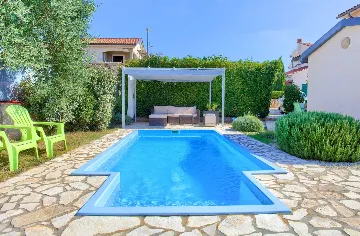 Linardići 3-Bedroom House with Private Pool & Jacuzzi