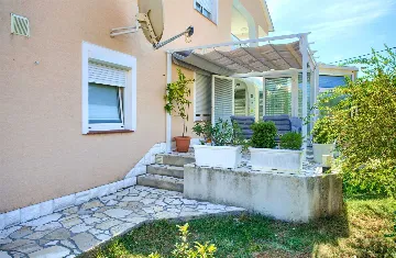 Linardići 3-Bedroom House with Private Pool & Jacuzzi