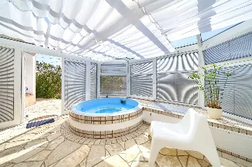 Linardići 3-Bedroom House with Private Pool & Jacuzzi
