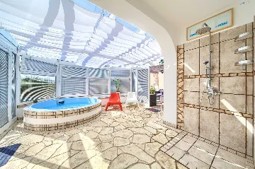 Linardići 3-Bedroom House with Private Pool & Jacuzzi
