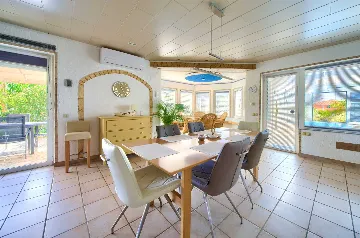 Linardići 3-Bedroom House with Private Pool & Jacuzzi