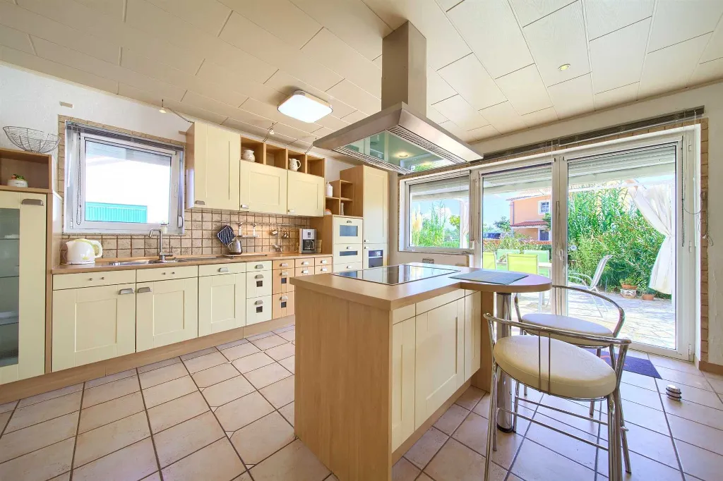 Linardići 3-Bedroom House with Private Pool & Jacuzzi